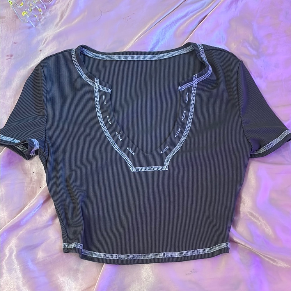 SHEIN Black Fitted Crop Tee with Y-Neckline